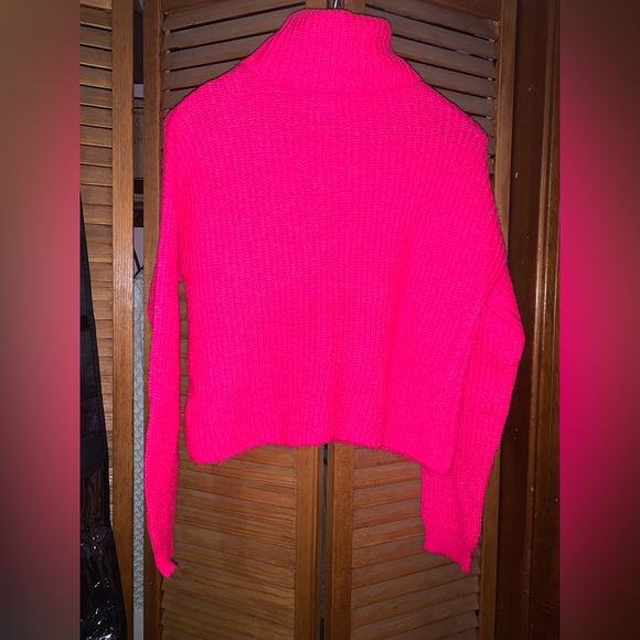 SO vibrant crop sweater. - Picture 4 of 4
